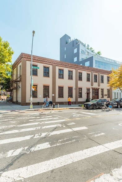 More Photos Of 54 Franklin St, Brooklyn Apartments For Sale