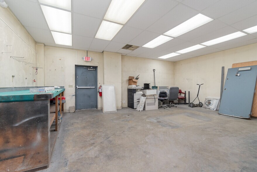 More Photos Of 200 N 13th St, Bay City Warehouse For Lease
