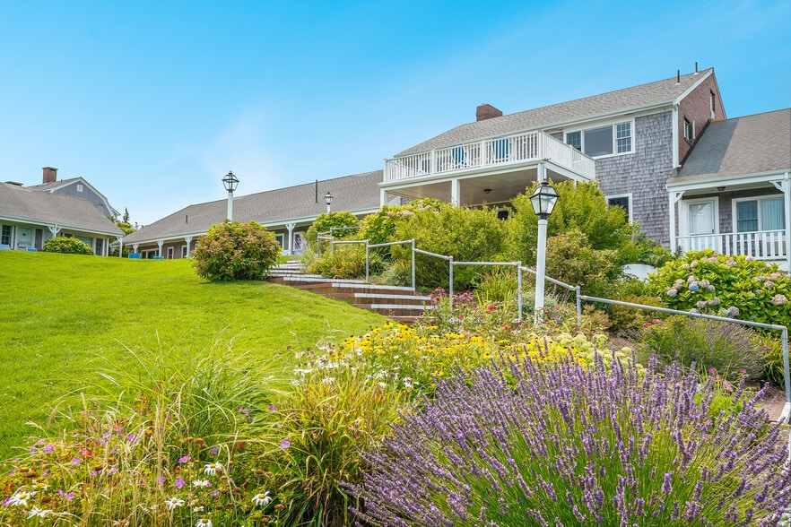 More Photos Of 196 Shore Rd, Chatham Hotel For Sale