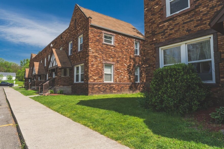 More Photos Of 25 Maynard Ct, Pontiac Apartments For Sale