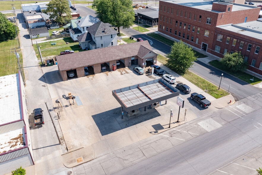More Photos Of 301 W Coates St, Moberly Specialty For Sale
