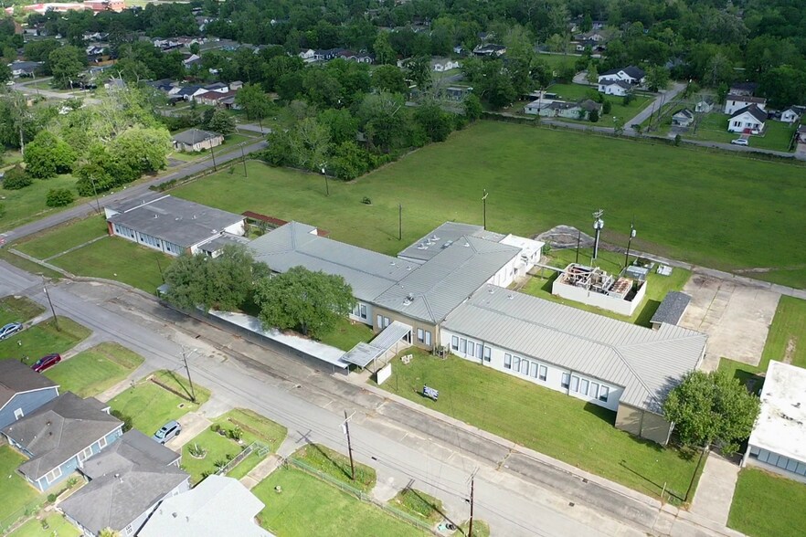 More Photos Of 1900 Pope St, Beaumont Flex For Lease