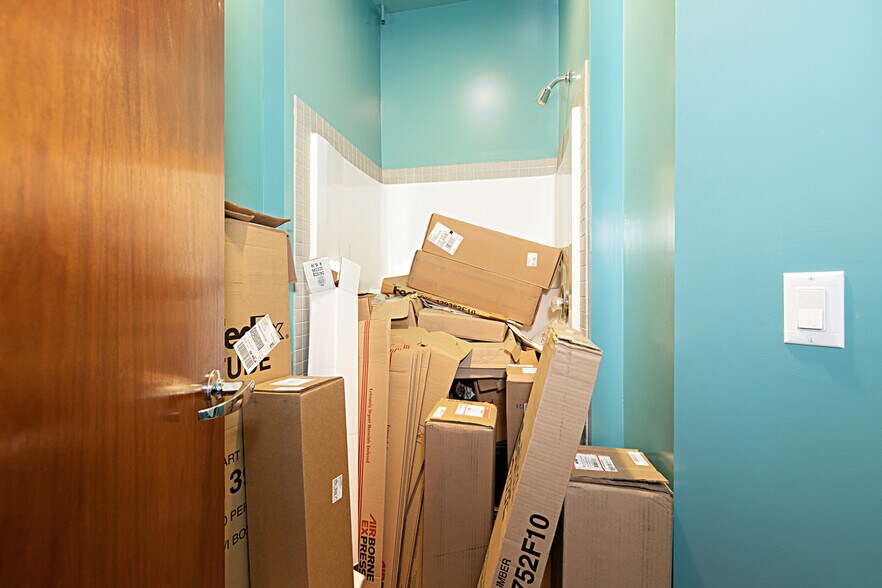 More Photos Of 8736 Production Ave, San Diego Light Manufacturing For Lease