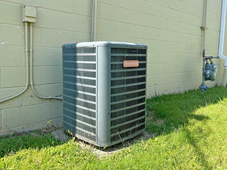 More Photos Of 4300 W Ridge Rd, Erie Manufacturing For Sale