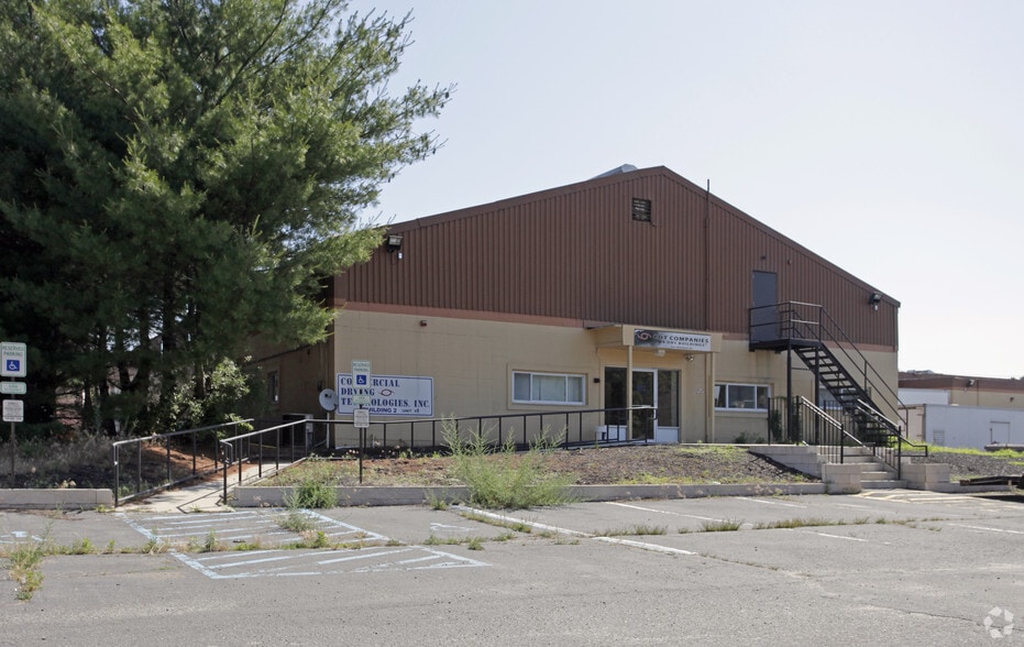 More Photos Of 2444 Ridgeway Blvd, Manchester Warehouse For Lease