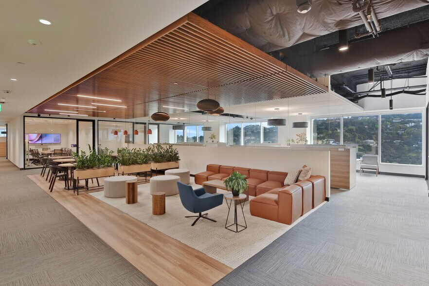 More Photos Of 10 Universal City Plz, Universal City Office For Lease