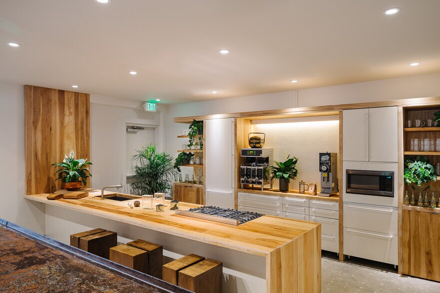 More Photos Of 5540 N Lamar Blvd, Austin Loft Creative Space For Lease