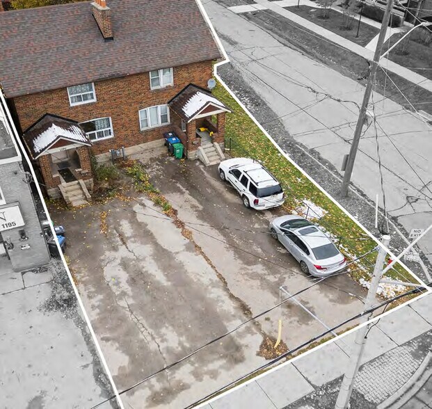 More Photos Of 1199-1201 Lakeshore Rd E, Mississauga Apartments For Sale