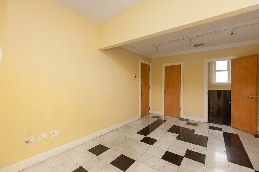 More Photos Of 3651 E Tremont Ave, Bronx Storefront Retail Residential For Lease