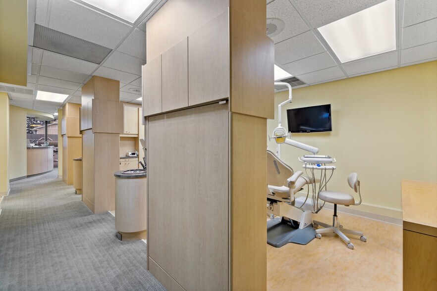 More Photos Of 7820-7822 27th St W, University Place Medical For Lease