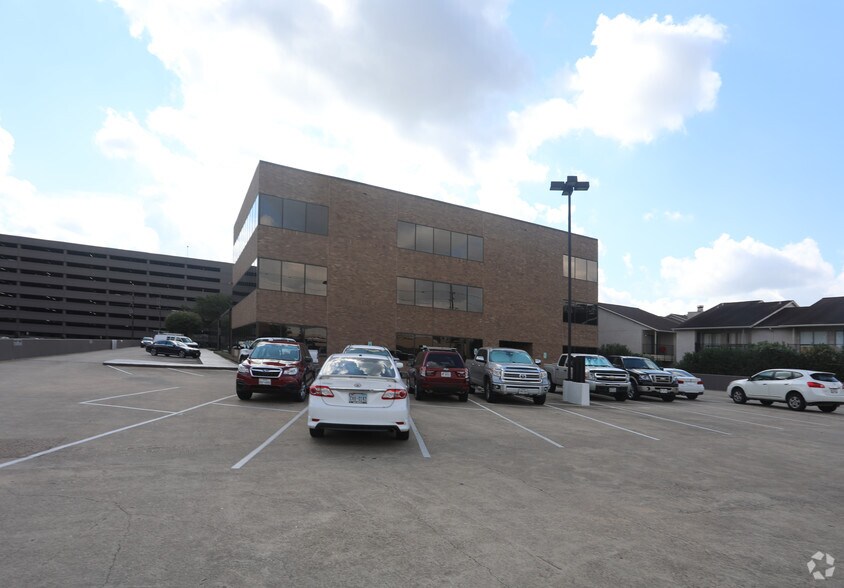 More Photos Of 1800 Augusta Dr, Houston Medical For Lease