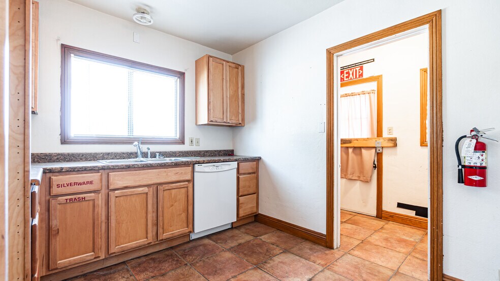 More Photos Of 635 Veile Ave, Beaumont Office For Lease