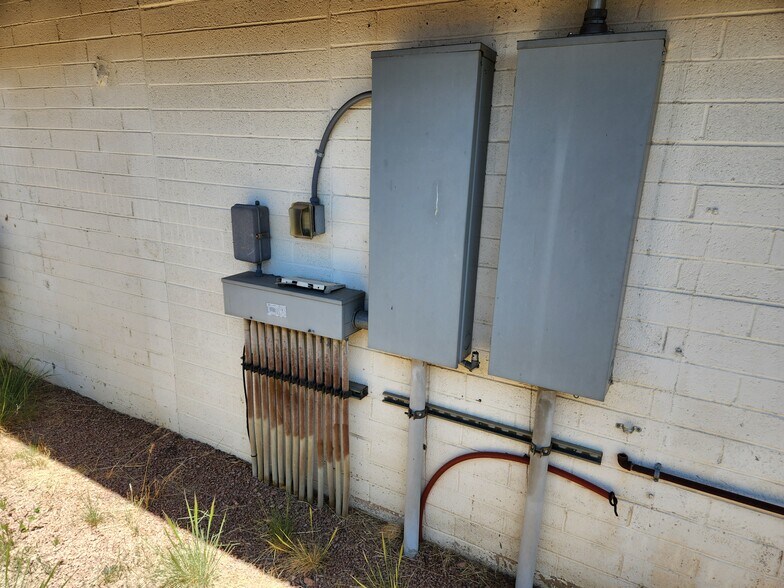 More Photos Of 704 S Meadow St, Payson Office For Sale
