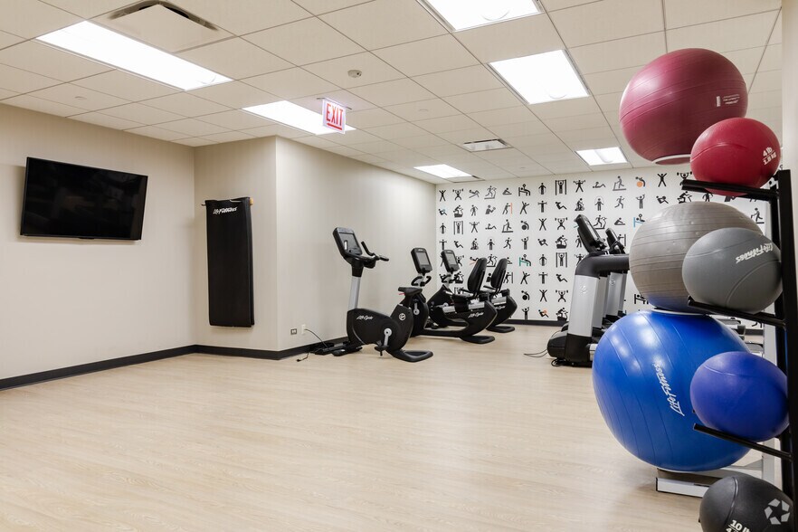 More Photos Of 18W140 Butterfield Rd, Oakbrook Terrace Office For Lease