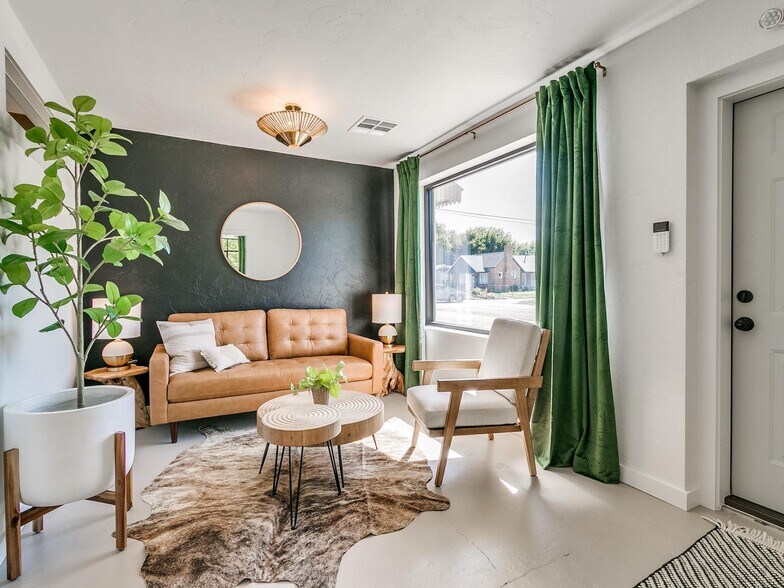 More Photos Of 527 E Main St, Norman Storefront For Lease