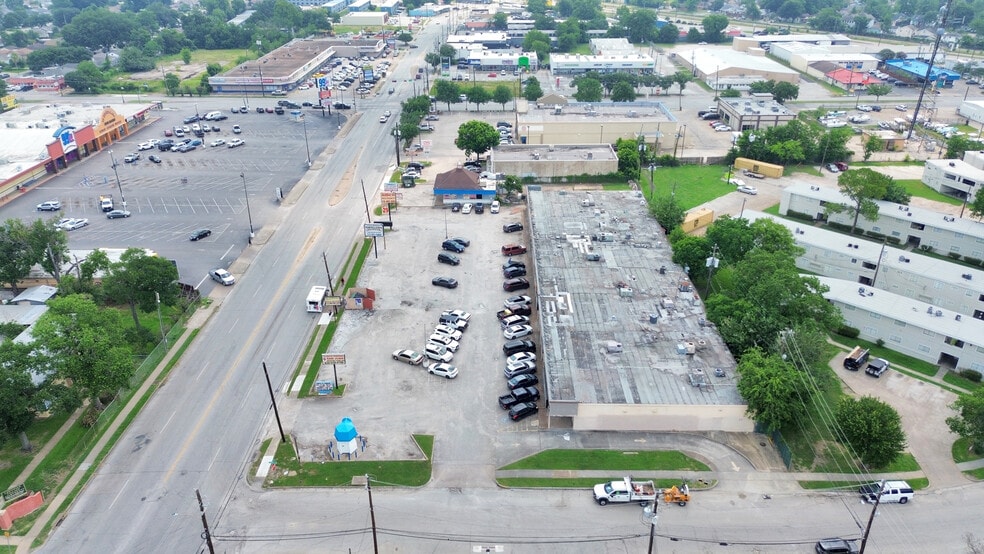 More Photos Of 7040-7058 Lawndale St, Houston Unknown For Lease