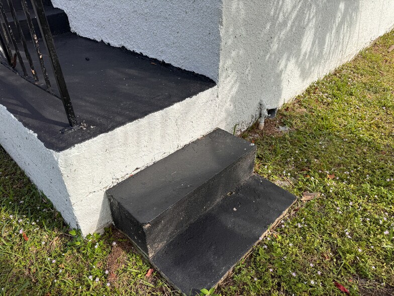 More Photos Of 701 W King St, Cocoa Warehouse For Sale