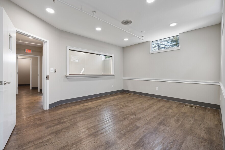 More Photos Of 1832 Memorial Dr, Clarksville Medical For Lease