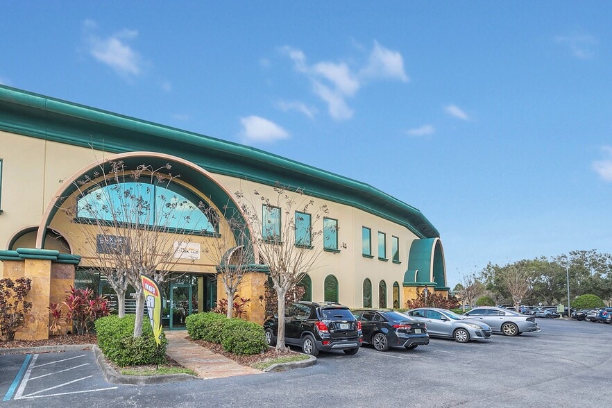 More Photos Of 6881 Kingspointe Pky, Orlando Business Park For Lease