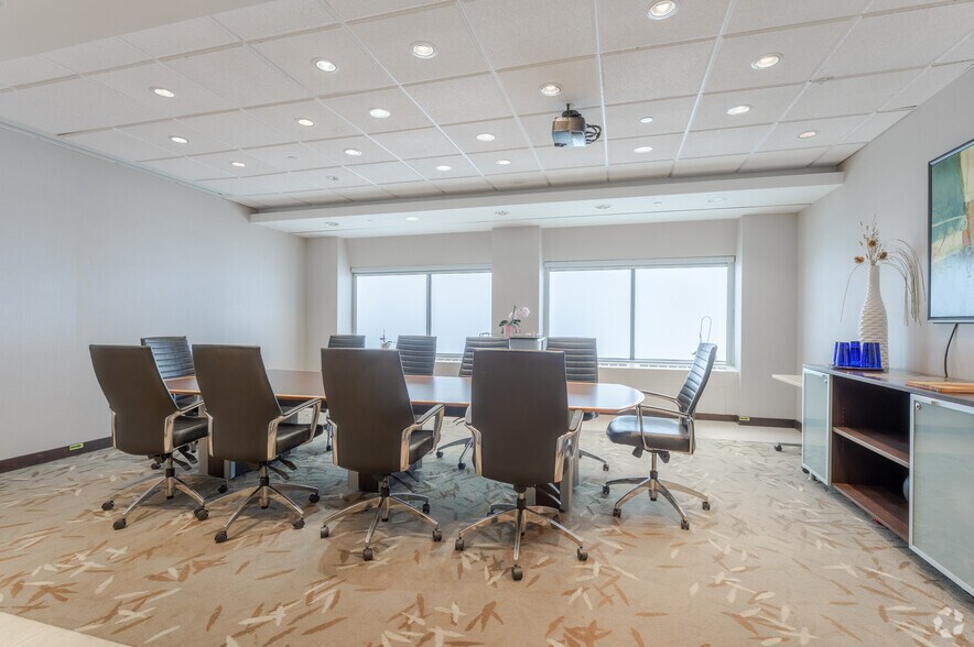 More Photos Of 100 King St W, Toronto Coworking Space