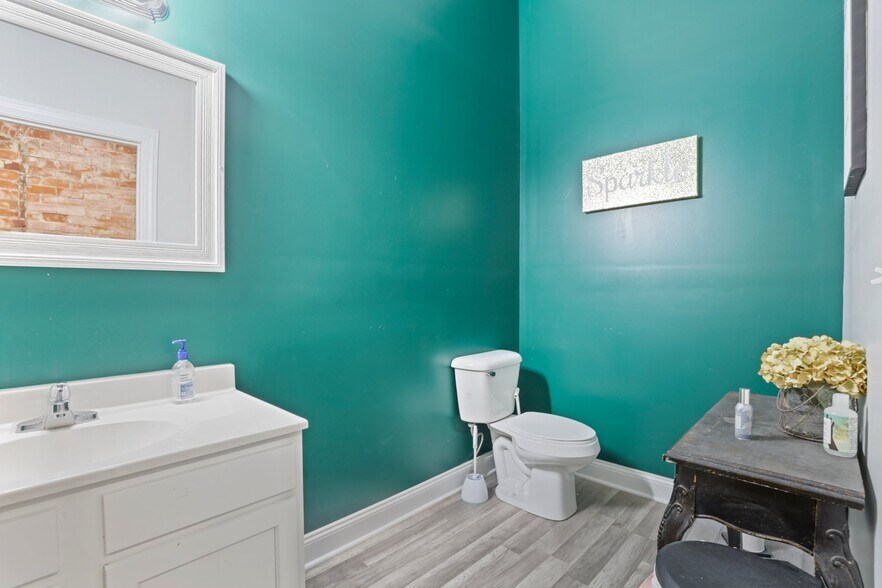 More Photos Of 14 W Depot St, Pataskala Showroom For Sale