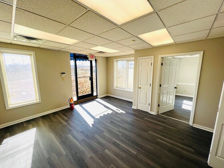 More Photos Of 252 Harry Lane Blvd, Knoxville Office For Sale