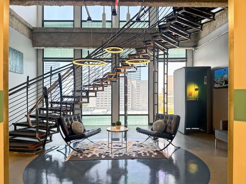 More Photos Of 2100 West Loop South, Houston Coworking Space