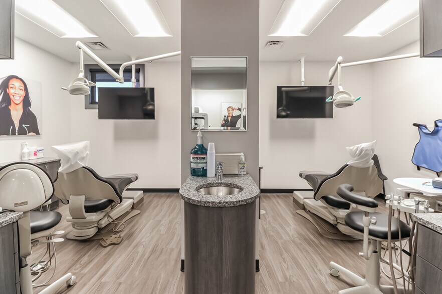 More Photos Of 2626 Washington St, Waukegan Medical For Sale