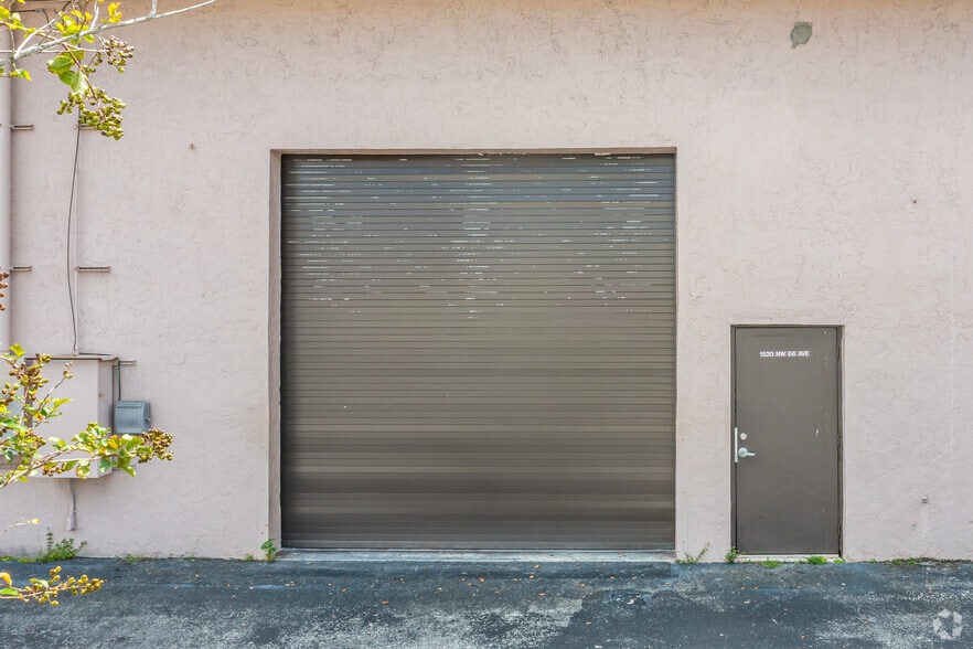 More Photos Of 6500 NW 16th St, Plantation Warehouse For Lease