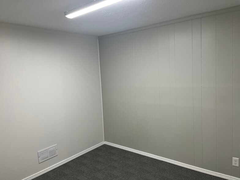 More Photos Of 1112 Ulrich Ave, Louisville Office For Lease