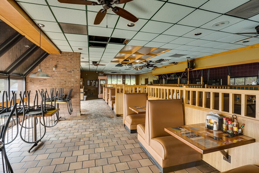 More Photos Of 2003 W Highland Ave, Selma Restaurant For Lease