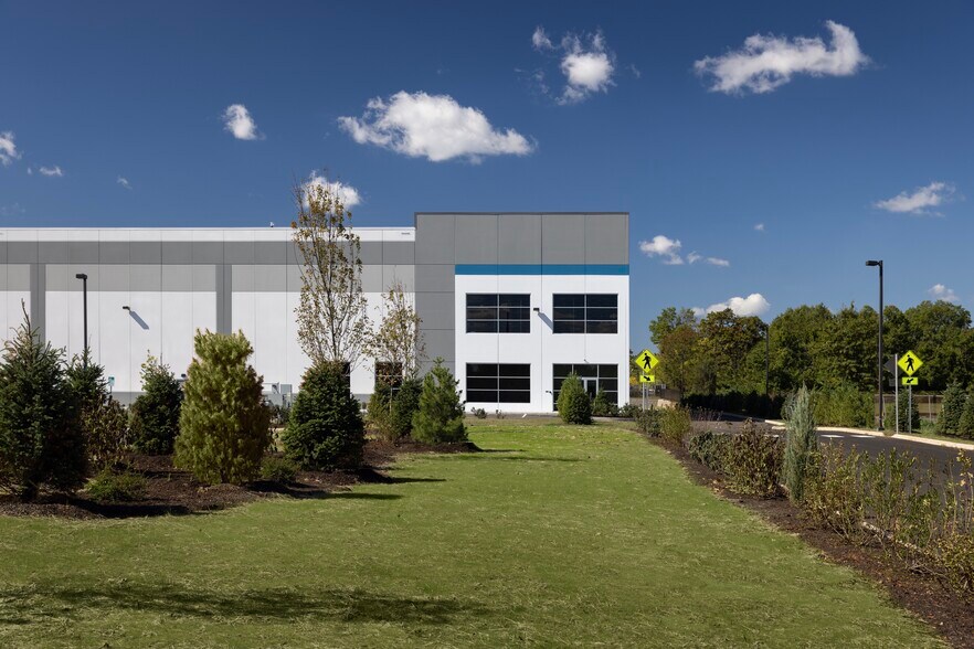 More Photos Of 110 Belmont Dr, Somerset Warehouse For Lease