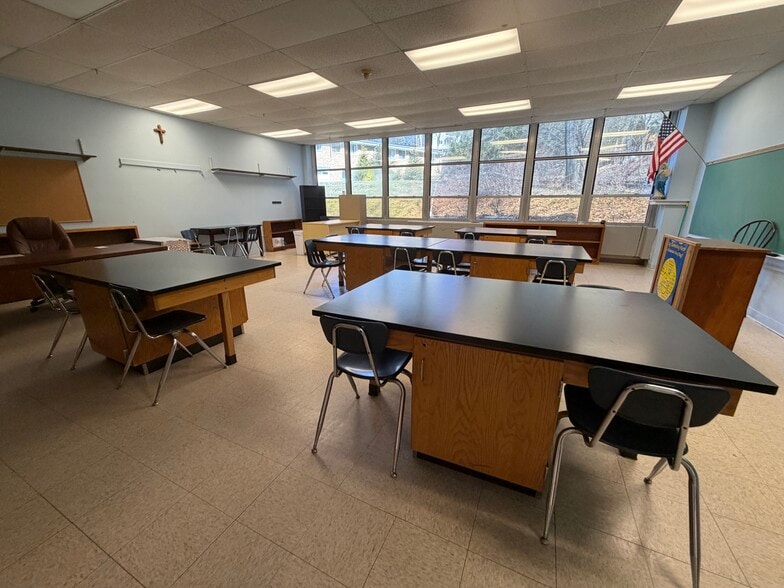 More Photos Of 580 Ratzer Rd, Wayne Schools For Lease