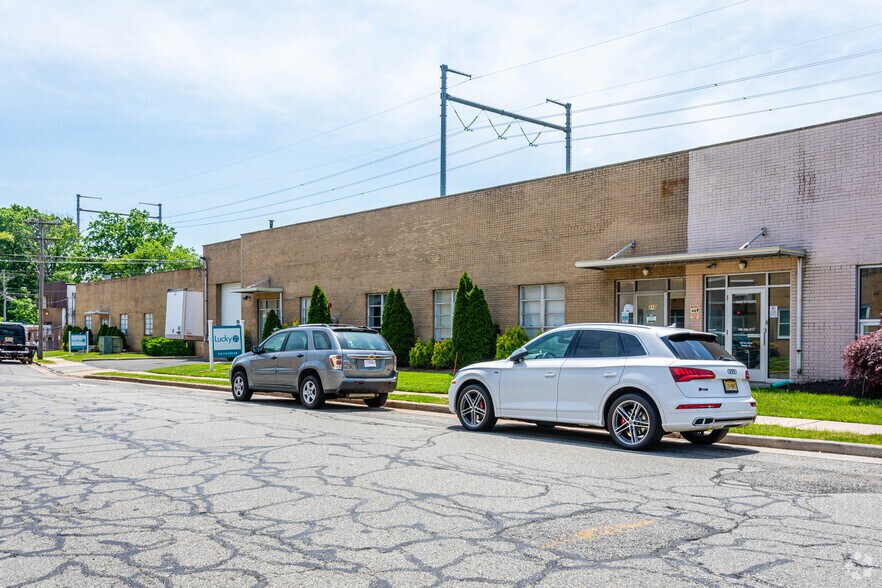 More Photos Of 312-316 Cox St, Roselle Manufacturing For Lease