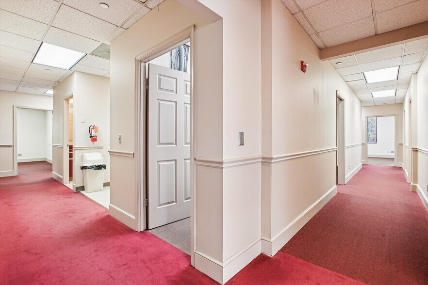 More Photos Of 1501 Duke St, Alexandria Office For Lease