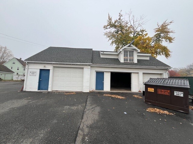 More Photos Of 17 Oakwood Ave, West Hartford Office For Lease