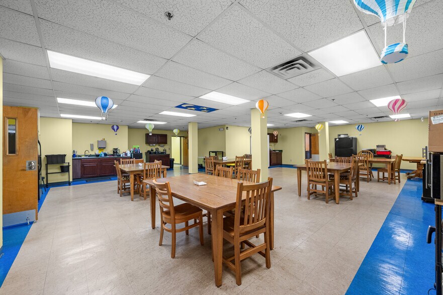 More Photos Of 240 3rd Ave, Gallipolis Flex For Sale