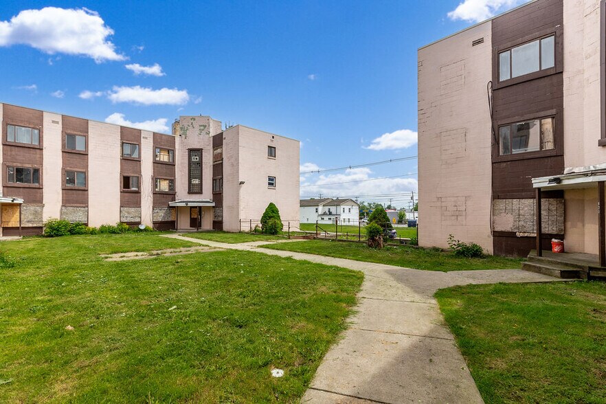More Photos Of 628 9th St, Niagara Falls Apartments For Sale