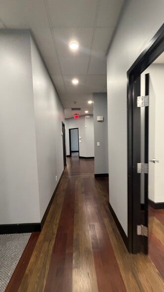 More Photos Of 130 Seaboard Ln, Franklin Flex For Sale