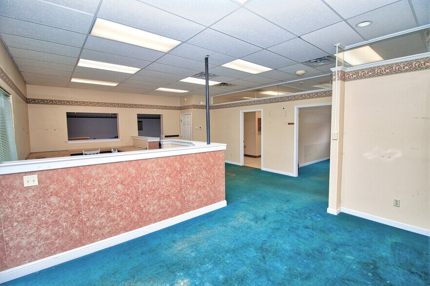 More Photos Of 1575 Thomaston Ave, Waterbury Storefront For Lease