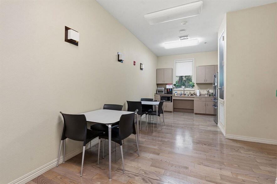 More Photos Of 5900 Southwest Pky, Austin Medical For Sale