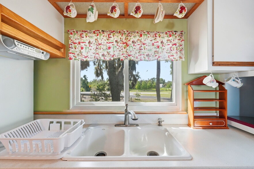 More Photos Of 400 Lakeshore Dr, Eustis Specialty For Sale