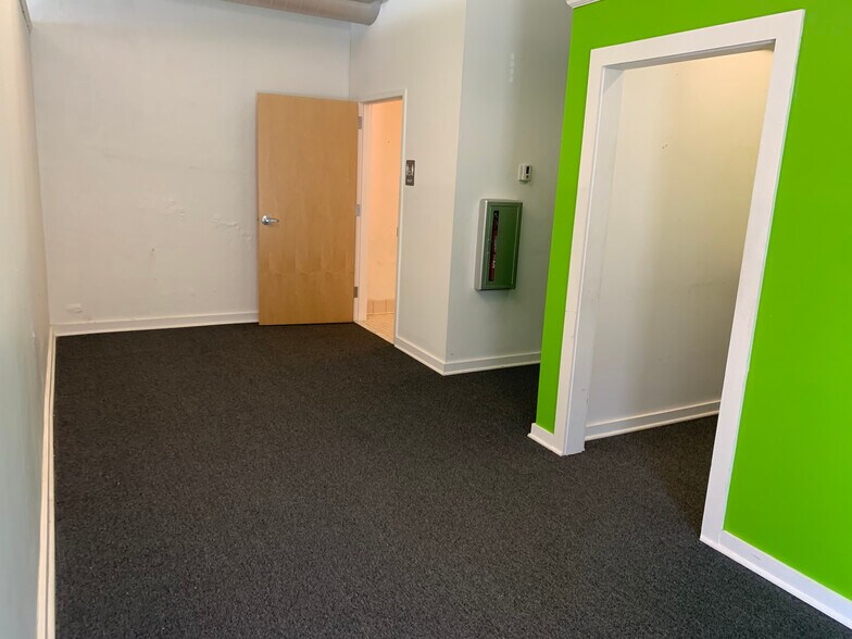 More Photos Of 150 E Thomas St, Rocky Mount General Retail For Lease