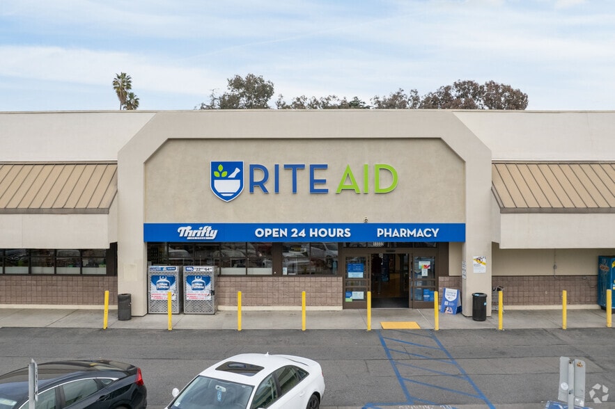 More Photos Of 13303-13351 Riverside Dr, Sherman Oaks Storefront For Lease