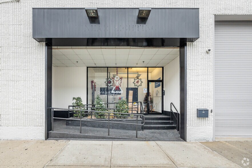 More Photos Of 4933 31st Pl, Long Island City Warehouse For Lease