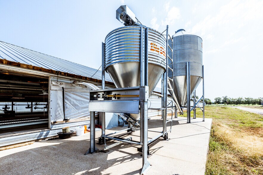 More Photos Of 3585 AN County Road 2701, Tennessee Colony Specialty For Sale