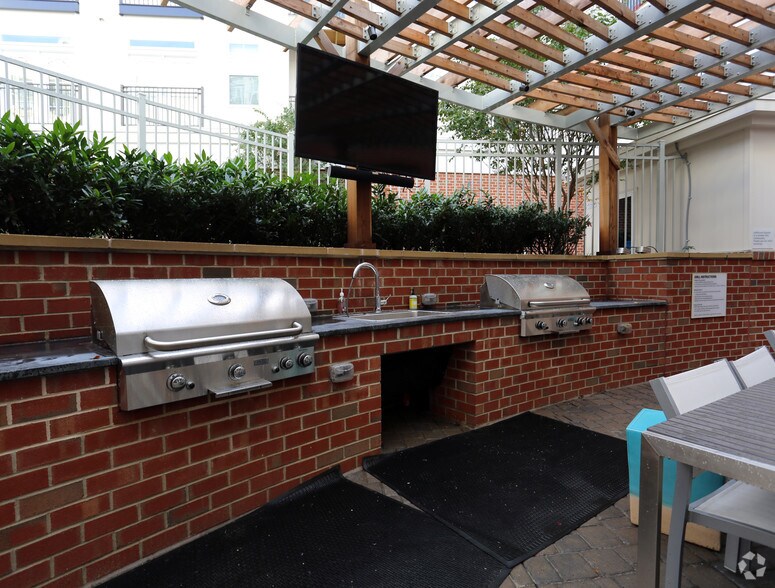 More Photos Of 101 N Wolfe St, Baltimore Apartments For Lease