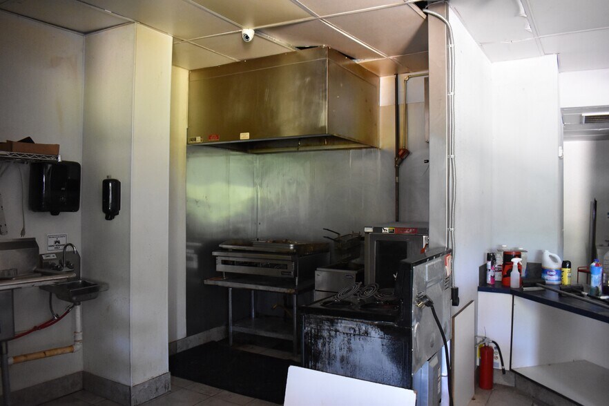 More Photos Of 116 S Arkansas Ave, Bloomburg Convenience Store For Sale