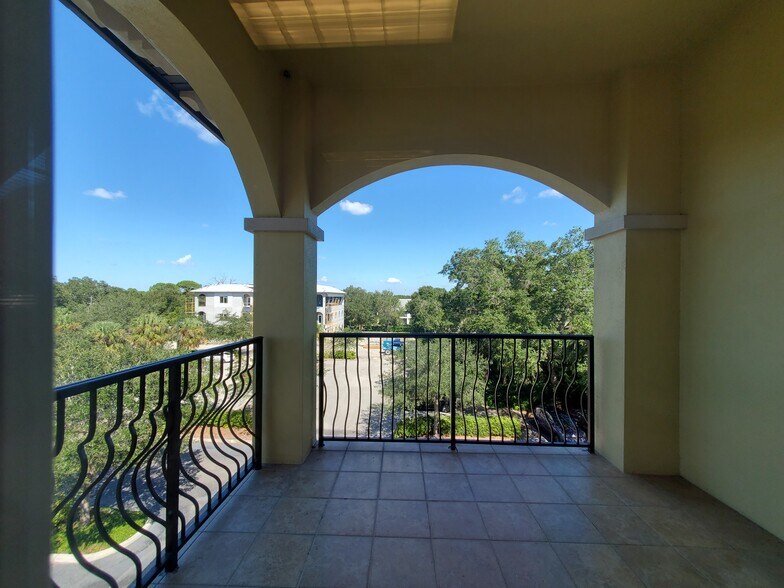 More Photos Of 2639 Fruitville Rd, Sarasota Medical For Lease