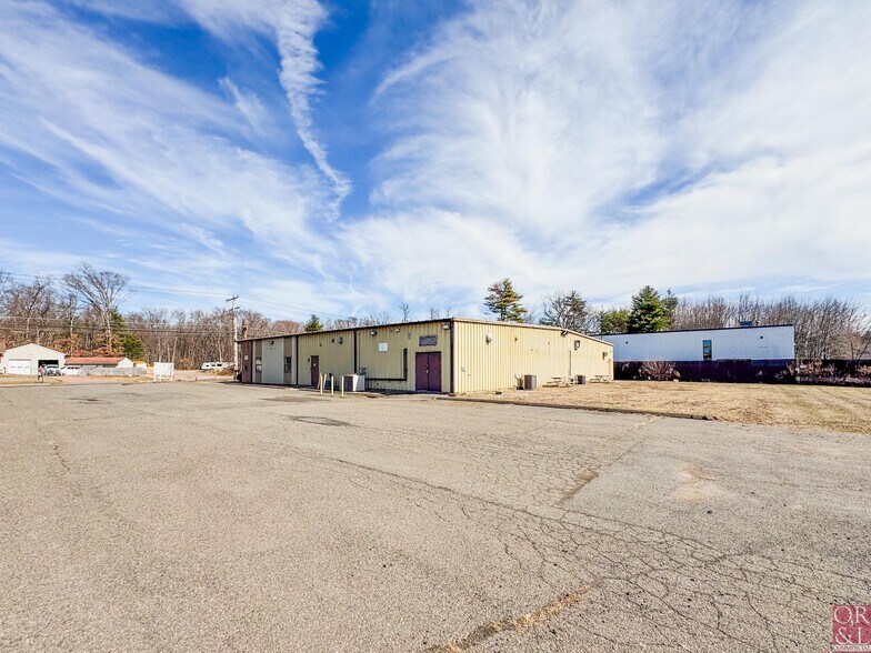 More Photos Of 351 Burnham St, East Hartford Light Manufacturing For Lease